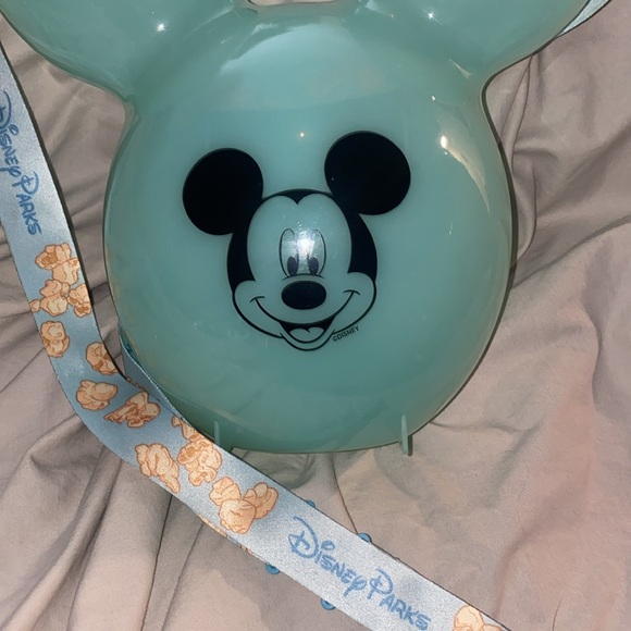 Disney Mickey Mouse popcorn bucket from Disneyland - Picture 4 of 5